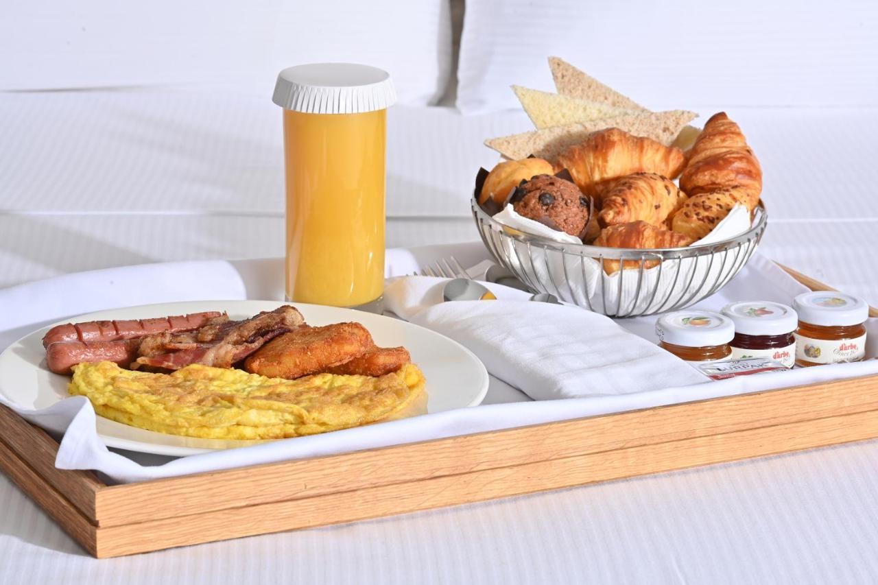 Clarion Hotel Jeddah Airport Esterno foto